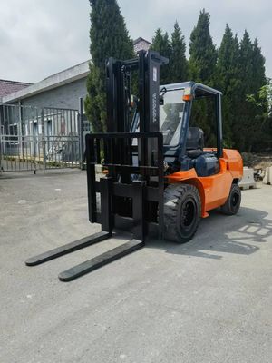 Un moteur diesel puissant 5 tonnes Toyota chariot élévateur 3 tonnes 3.5 tonnes utilisé chariot élévateur