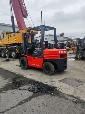 3 tonnes de chariot élévateur usé TOYOTA 5f30 en bon état pour les ateliers de réparation de machines