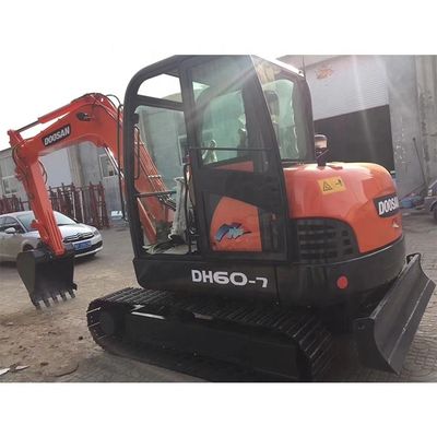 Corée du Sud Utilisé Doosan DH60-7 60 60DX Petite mini-pelée avec pompe hydraulique d'origine