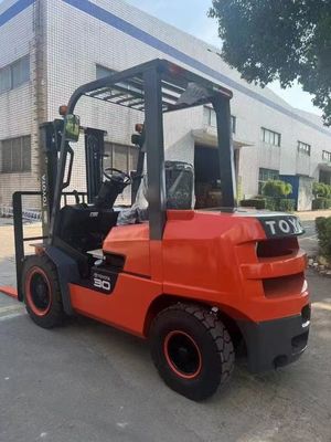 3 tonnes 3000 kg Toyota Forklift FDZN30 avec moteur japonais ISUZU en bon état