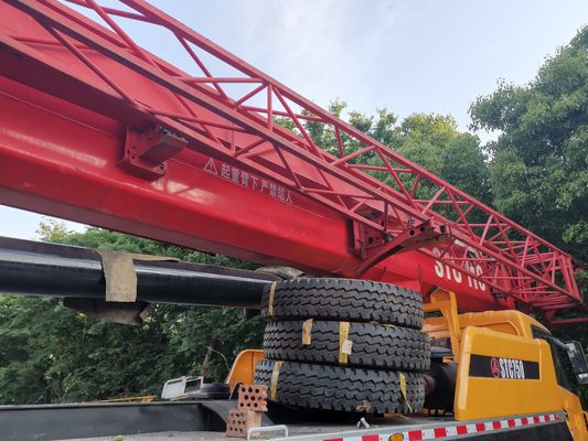 Une grue hydraulique mobile de 75 tonnes STC750 à moteur d'origine