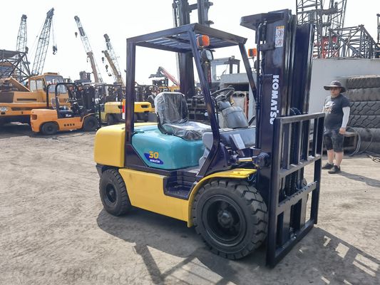 90% de la source d'alimentation manuelle du chariot élévateur KOMATSU FD30 à Longhua avec FD40 FD50 FD70