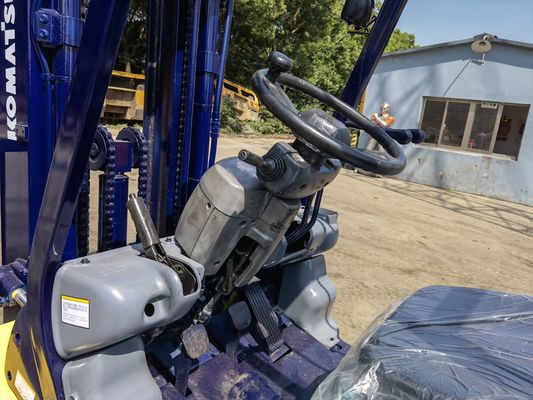 Longueur de fourchette 1200 mm Komatsu FD30-14 3TON chariot élévateur pour restaurant d'occasion 2 étape 3étape