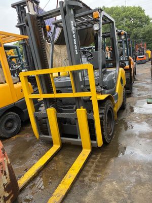 4300 kg de poids utilisé Komatsu FD30 chariot élévateur pour le Japon FD30 FD50 FD70 FD100 FD150 FD200