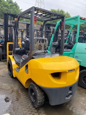 4300 kg de poids utilisé Komatsu FD30 chariot élévateur pour le Japon FD30 FD50 FD70 FD100 FD150 FD200