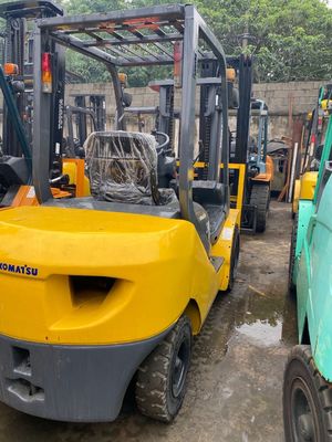 Faites bouger votre épicerie avec le chariot élévateur diesel Komatsu FD30 3 Tonnes FD25 FD40 FD50