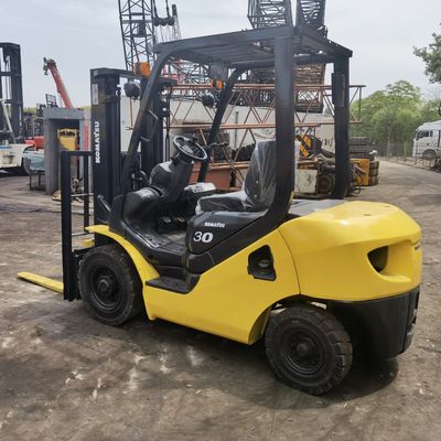 Source d'alimentation manuelle 3 tonnes Komatsu FD30 chariot élévateur pour des opérations en entrepôt en douceur
