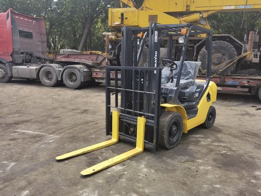 Source d'alimentation manuelle 3 tonnes Komatsu FD30 chariot élévateur pour des opérations en entrepôt en douceur