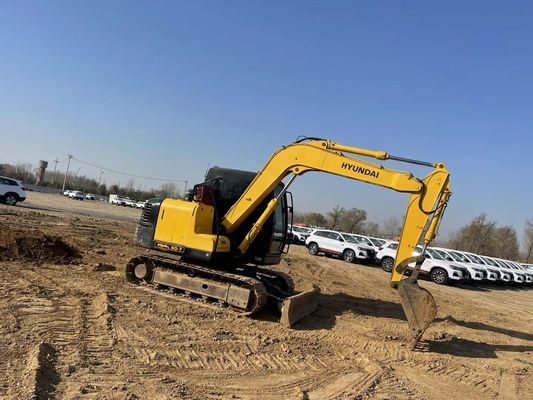 Excavateur Hyundai 80 en bon état avec cylindre hydraulique original