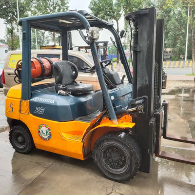 Largeur de fourche de routine Toyota Diesel 4 tonnes avec hauteur de levage de 6 m et moteur japonais