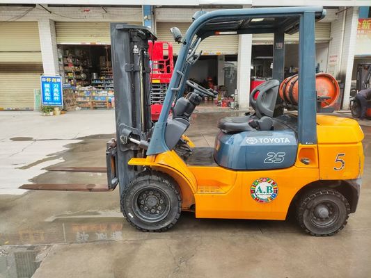 Largeur de fourche de routine Toyota Diesel 4 tonnes avec hauteur de levage de 6 m et moteur japonais