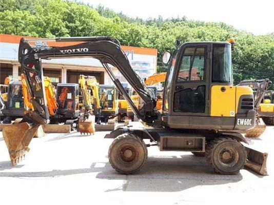 Excavateur à roues Volvo EW60 d'occasion en bon état et d'une autre capacité de seau