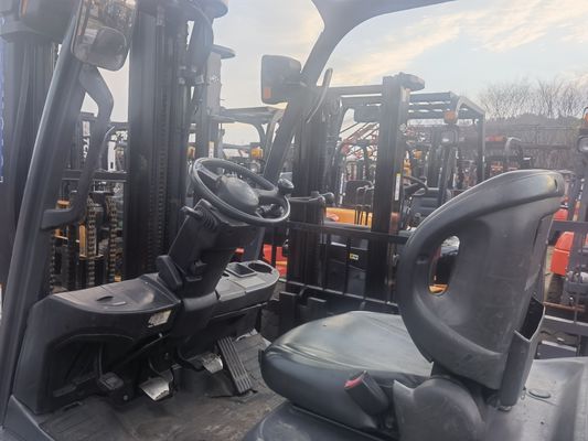 Camion élévateur diesel Toyota FD25 japonais d'occasion avec une longueur de fourchette de routine et à un prix abordable