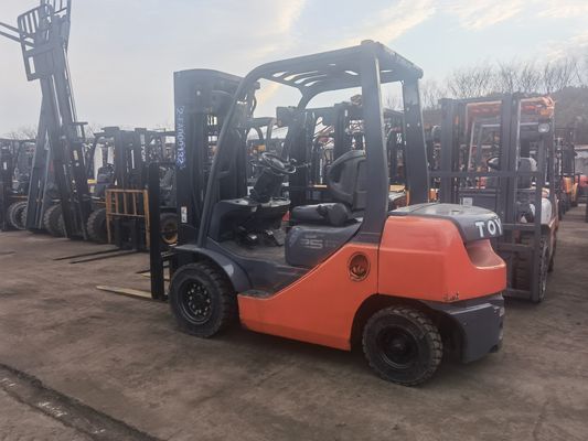 Camion élévateur diesel Toyota FD25 japonais d'occasion avec une longueur de fourchette de routine et à un prix abordable