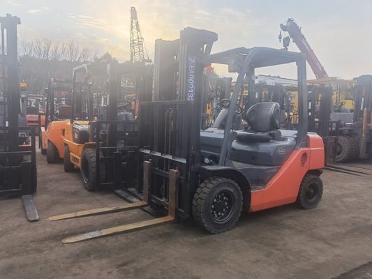 Camion élévateur diesel Toyota FD25 japonais d'occasion avec une longueur de fourchette de routine et à un prix abordable
