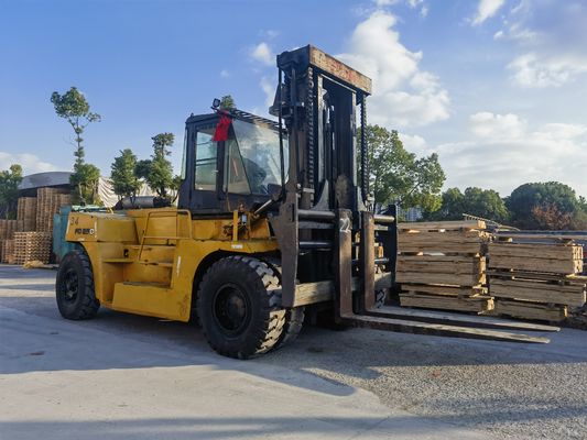 TCM FD250 de fabrication japonaise 25 tonnes, chariot élévateur diesel utilisé pour la manutention de matériaux
