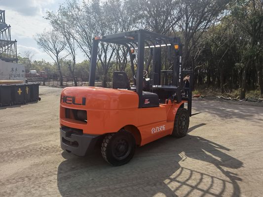 L'équipement est équipé d'un moteur de 3 tonnes et d'un chariot électrique de 4 tonnes.