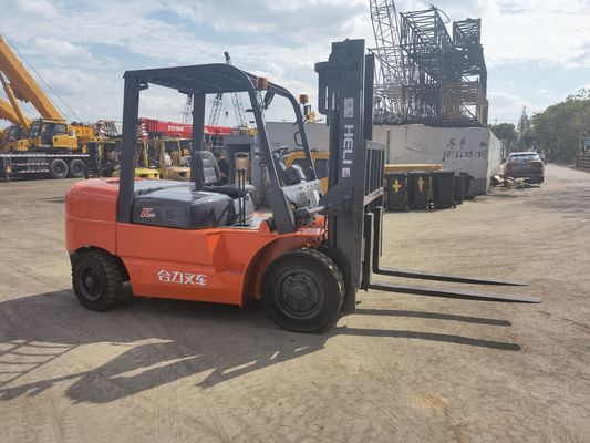 L'équipement est équipé d'un moteur de 3 tonnes et d'un chariot électrique de 4 tonnes.
