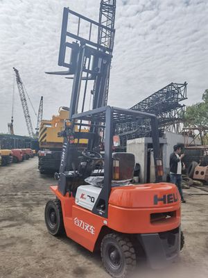 Camion élévateur 3 tonnes à moteur diesel puissant avec changement de bord latéral et longueur de fourchette de routine