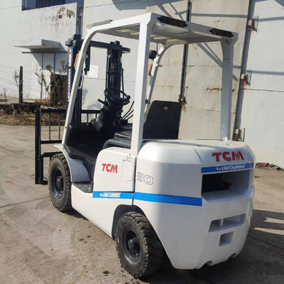 Puissant chariot élévateur diesel TCM d'une capacité de 2,5 tonnes avec hauteur de levage de 3 m et cylindre personnalisable