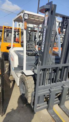 Puissant chariot élévateur diesel TCM d'une capacité de 2,5 tonnes avec hauteur de levage de 3 m et cylindre personnalisable