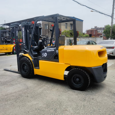 Largeur de la fourchette 1200 mm Source d'alimentation manuelle utilisée Komatsu FD50 5 tonnes chariot élévateur en bon état