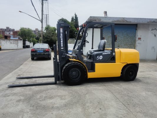 Largeur de la fourchette 1200 mm Source d'alimentation manuelle utilisée Komatsu FD50 5 tonnes chariot élévateur en bon état