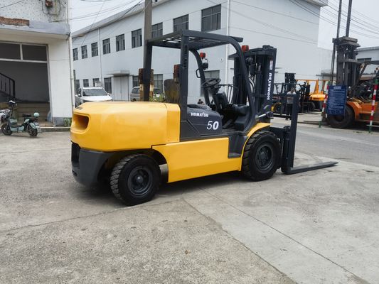 Largeur de la fourchette 1200 mm Source d'alimentation manuelle utilisée Komatsu FD50 5 tonnes chariot élévateur en bon état