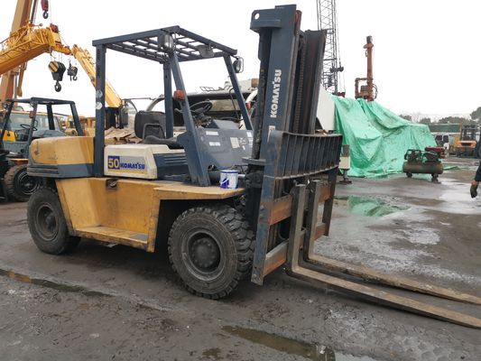 Produit fabriqué au Japon Utilisé Komatsu 5 tonnes chariots élévateurs FD50 5 tonnes chariot élévateur au Japon