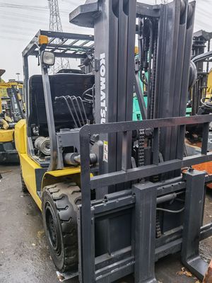 Komatsu 4.5T 3 étapes 4.5m hauteur de levage chariot élévateur japonais original FD50 diesel utilisé