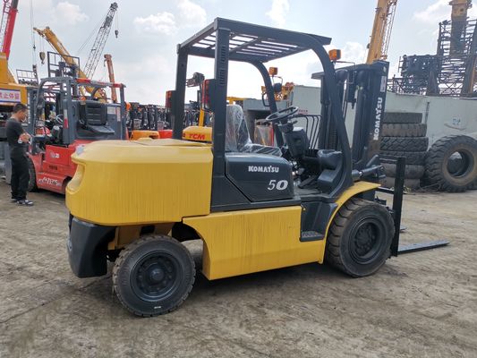 Source d'alimentation manuelle Japon Komatsu FD50 5 tonnes chariot élévateur à fourche avec changement de bord 3 étages 2 étages