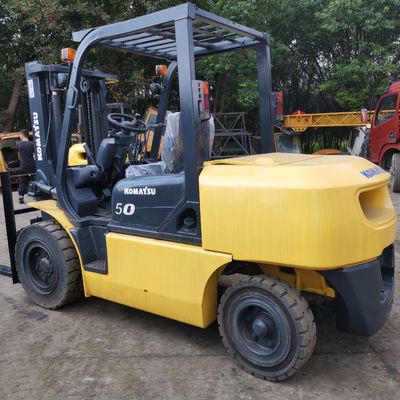 Source d'alimentation manuelle Japon Komatsu FD50 5 tonnes chariot élévateur à fourche avec changement de bord 3 étages 2 étages