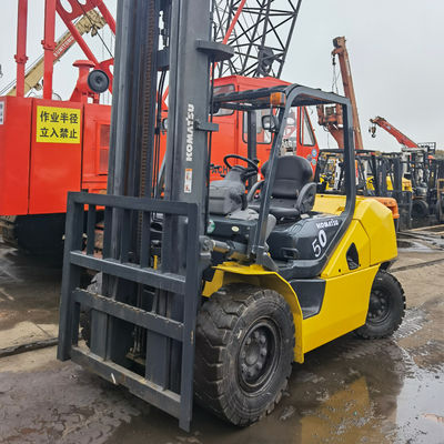Shanghai Instock Komatsu FD50-10 chariot élévateur de 5 tonnes avec 2,5 tonnes 3 tonnes 3,5 tonnes 5 tonnes 7 tonnes 15 tonnes