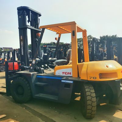 Moteur diesel puissant TCM FD70 7 tonnes chariot élévateur à fourche 80% avec mât à 2 étages et changement latéral