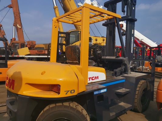 Moteur diesel puissant TCM FD70 7 tonnes chariot élévateur à fourche 80% avec mât à 2 étages et changement latéral