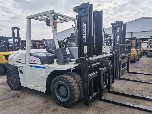 Puissant chariot élévateur diesel Mitsubishi FD70 avec un mât élevé de 7 tonnes