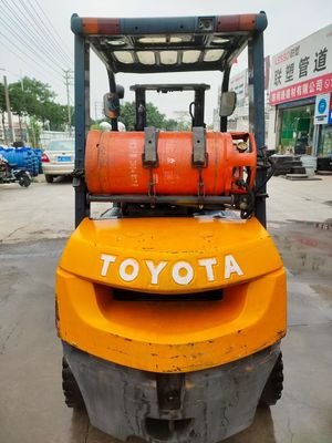 2012 Toyota 7F25 camion élévateur au GPL avec moteur japonais et moteur à essence de 2,5 tonnes