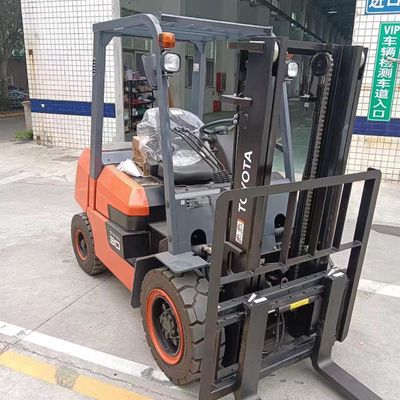 Toyota FD30 Camion élévateur d'occasion de 3 tonnes avec largeur de fourchette de routine en bon état