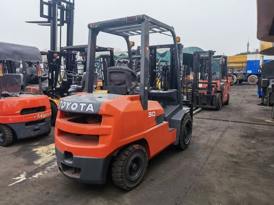 Toyota FD30 3 tonnes à cylindre moyen et largeur de fourchette