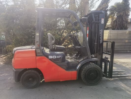 TOYOTA 8F30 7F30 FD30 chariot élévateur à moteur diesel avec une longueur de fourchette de 4,5 m et un mât à 3 étages