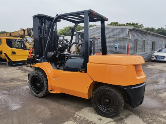 Utilisé Toyota chariot élévateur à essence gaz 2,5 tonnes 3 tonnes dans Shanghai Yard avec largeur de la fourchette routine