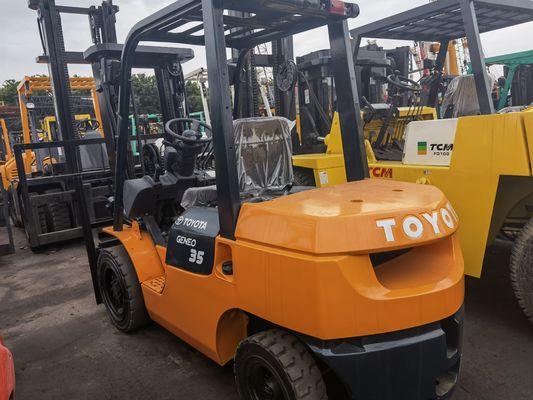 Camion élévateur diesel Toyota de 3,5 tonnes dans le chantier de Shanghai avec 3500 kg de largeur de fourchette