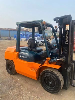 Toyota FD40,4 tonnes avec 2 étages Mast 3m 4m 4,5m Poids 4 000 kg