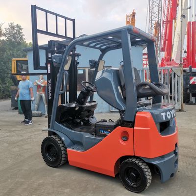 Largeur de fourche de routine 1,5 tonne Toyota FD15 diesel chariot élévateur à 2 étages 3 mètres à Shanghai