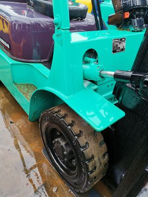 Le chariot élévateur diesel de 2,5 tonnes avec moteur Mitsubishi ou Isuzu