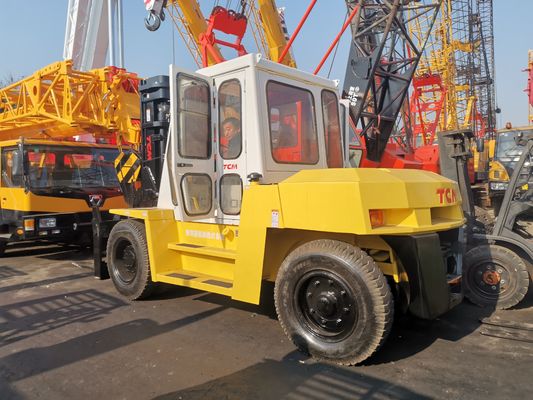 TCM FD100 chariot élévateur diesel utilisé sur un chantier de construction avec une longueur de fourchette de routine assurée