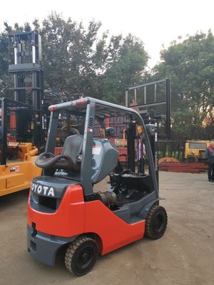 Toyota 8f15 1 1,5 2 3 5 Tonnes de chariot élévateur routier de Toyota