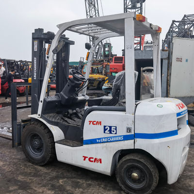 TCM 2.5 tonnes usées Forklift diesel FD25 avec moteur diesel à noyau dans les dimensions de routine