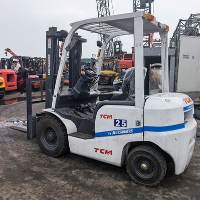 TCM 2.5 tonnes usées Forklift diesel FD25 avec moteur diesel à noyau dans les dimensions de routine