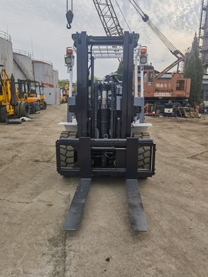 TCM FD50 élévateur à 5 tonnes élévateur à fourche d'occasion avec moteur diesel à faible consommation de carburant
